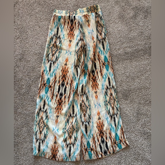 GUESS Wide-Leg Patterned Pants - Picture 9 of 9